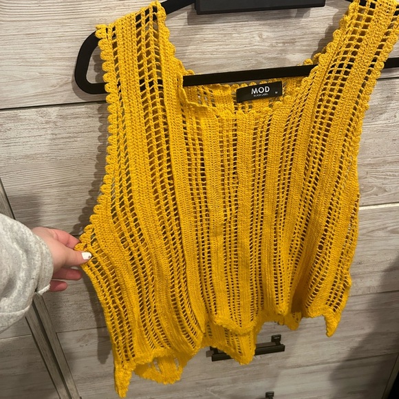 MOD CONCERT NIGHTS KNIT TANK IN PRIMROSE YELLOW - Picture 3 of 4